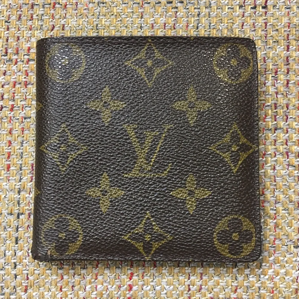 LOUIS VUITTON LV Monogram Bifold Marco Wallet with Internal Coin Pouch CA0092